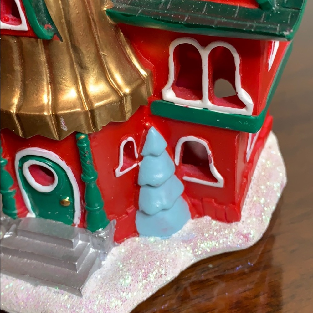 NWT Hallmark 2014 Glow Road Bell Cottage - Picture 3 of 8